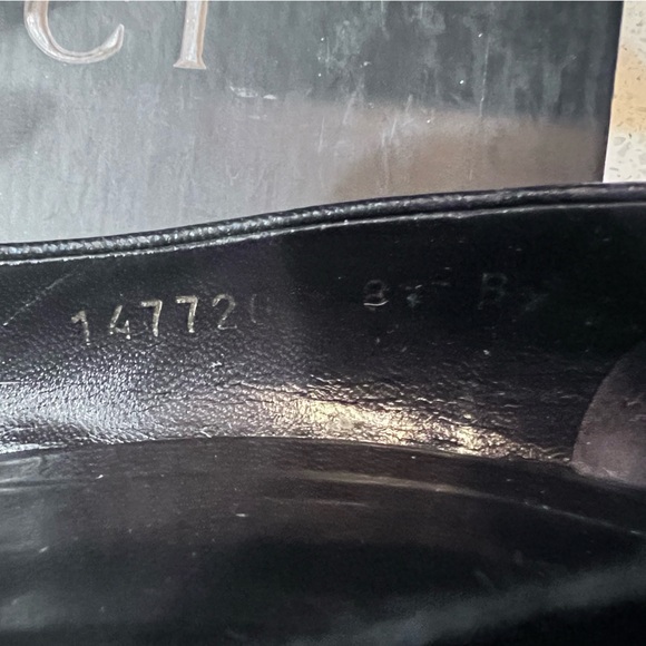 Gucci Vintage Beige & Black Heels with Signature Pattern Red Green Bows Size 8 - Picture 7 of 12